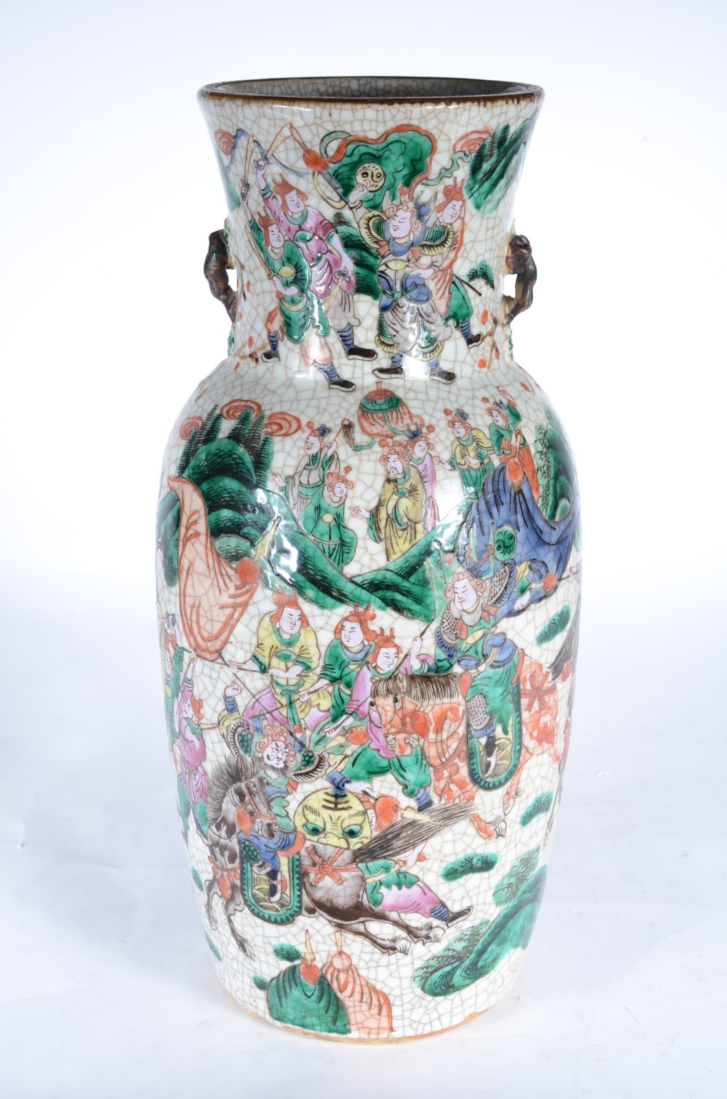 Vaso de porcelana chinesa craquelê com fundo branco decorado com... - foto 1 de 10