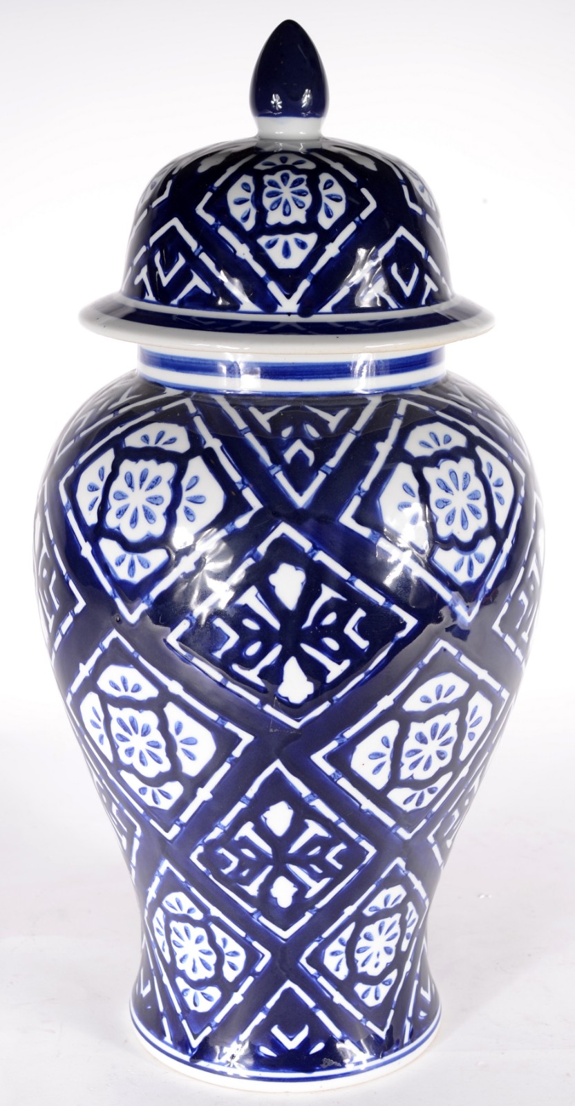 Potiche decorativo de porcelana azul e branca. - foto 1 de 6