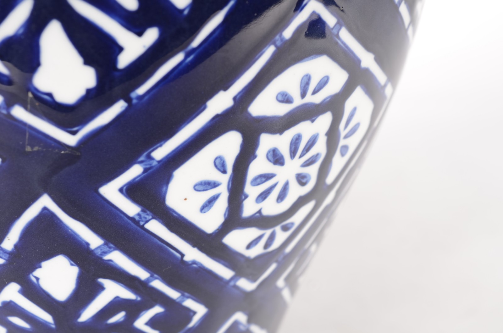 Potiche decorativo de porcelana azul e branca. - foto 4 de 6
