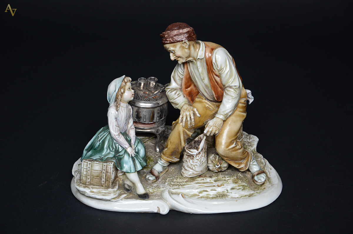 Estatueta de porcelana italiana A. Borsato. Altura 23 cm. - foto 1 de 2
