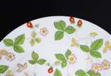 Aparelho de jantar de porcelana Roberto Simões,... - Aparelho de jantar de porcelana Roberto Simões, decorado com folhas verdes sobre fundo branco, composto de: 12 pratos rasos, 12 pratos fundos e ...
