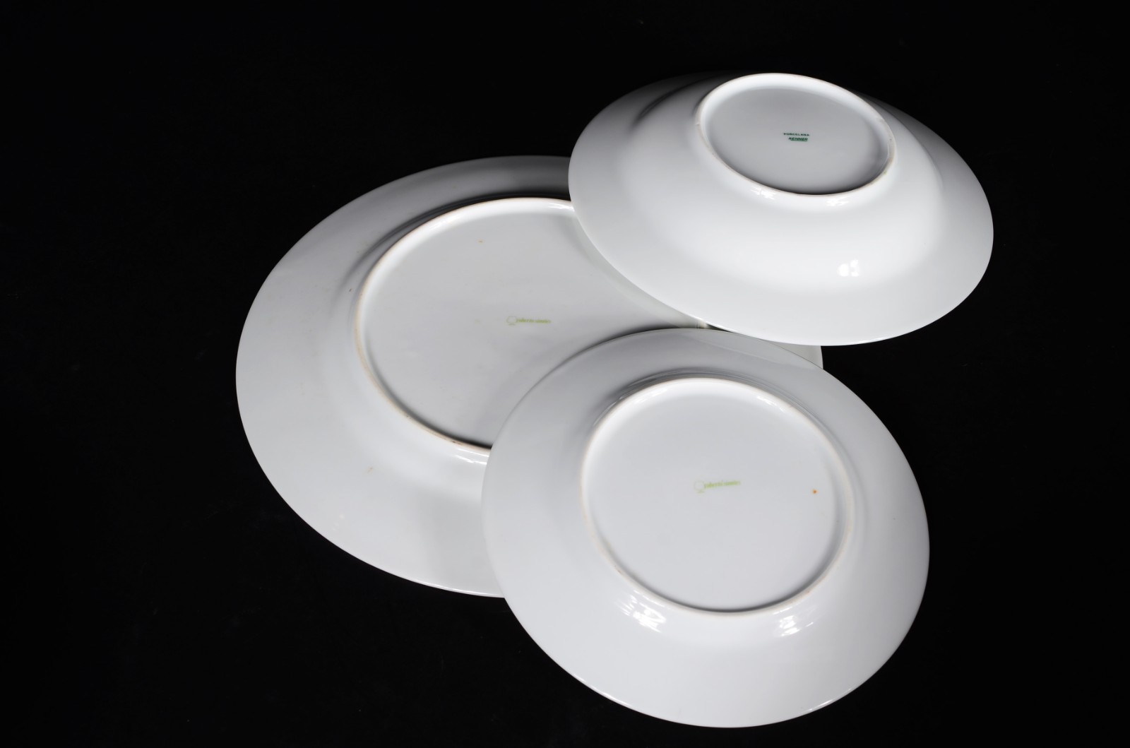Aparelho de jantar de porcelana Roberto Simões, decorado com folhas... - foto 3 de 5