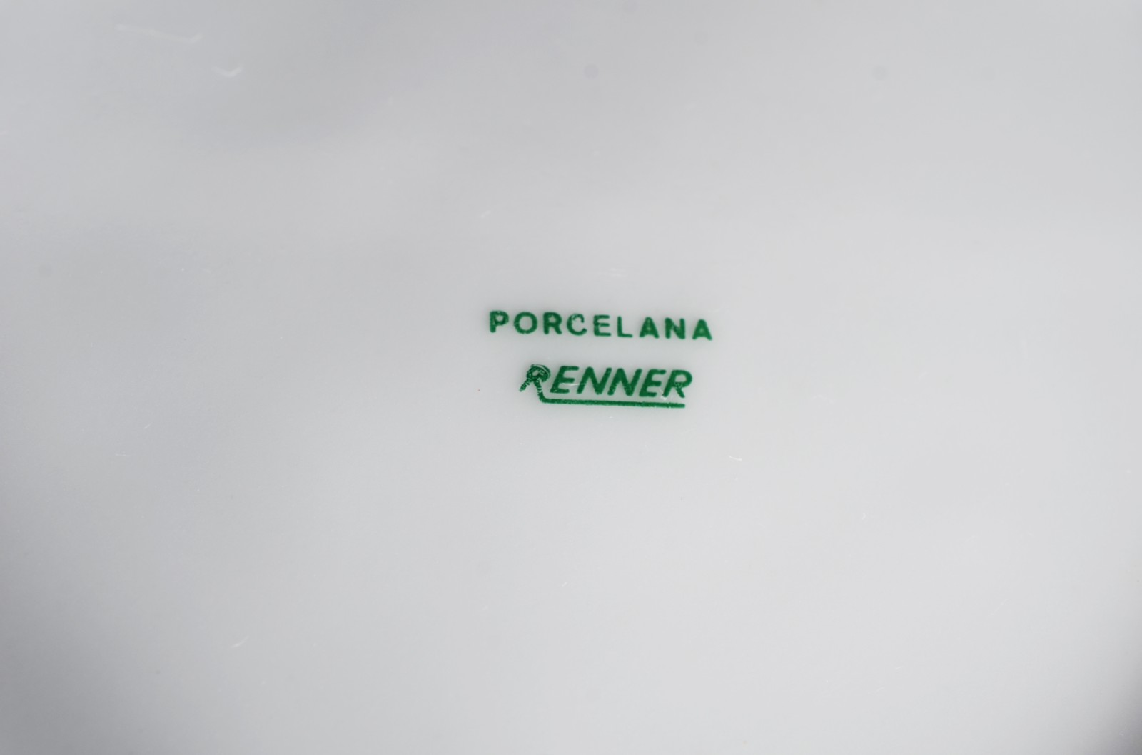 Aparelho de jantar de porcelana Roberto Simões, decorado com folhas... - foto 5 de 5