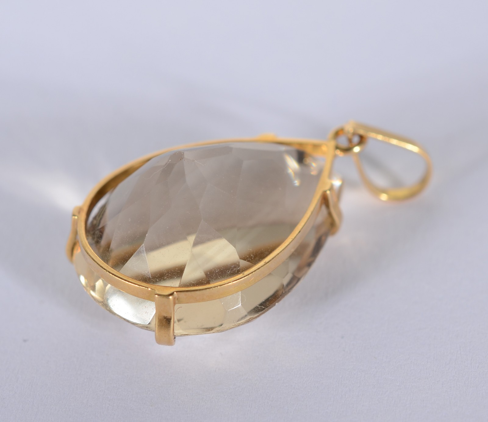 Pendente de ouro 18 k., e pedra topázio. (Por motivos de segurança a... - foto 2 de 4