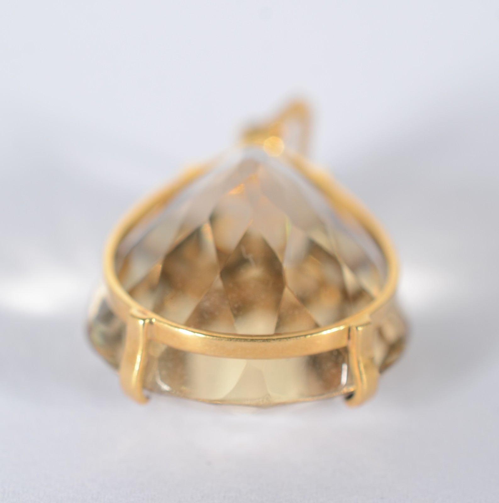 Pendente de ouro 18 k., e pedra topázio. (Por motivos de segurança a... - foto 3 de 4