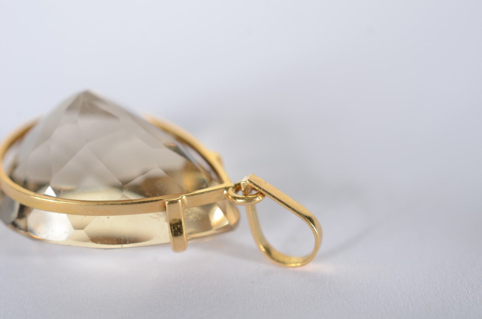 Pendente de ouro 18 k., e pedra topázio. (Por motivos de segurança a... - foto 4 de 4
