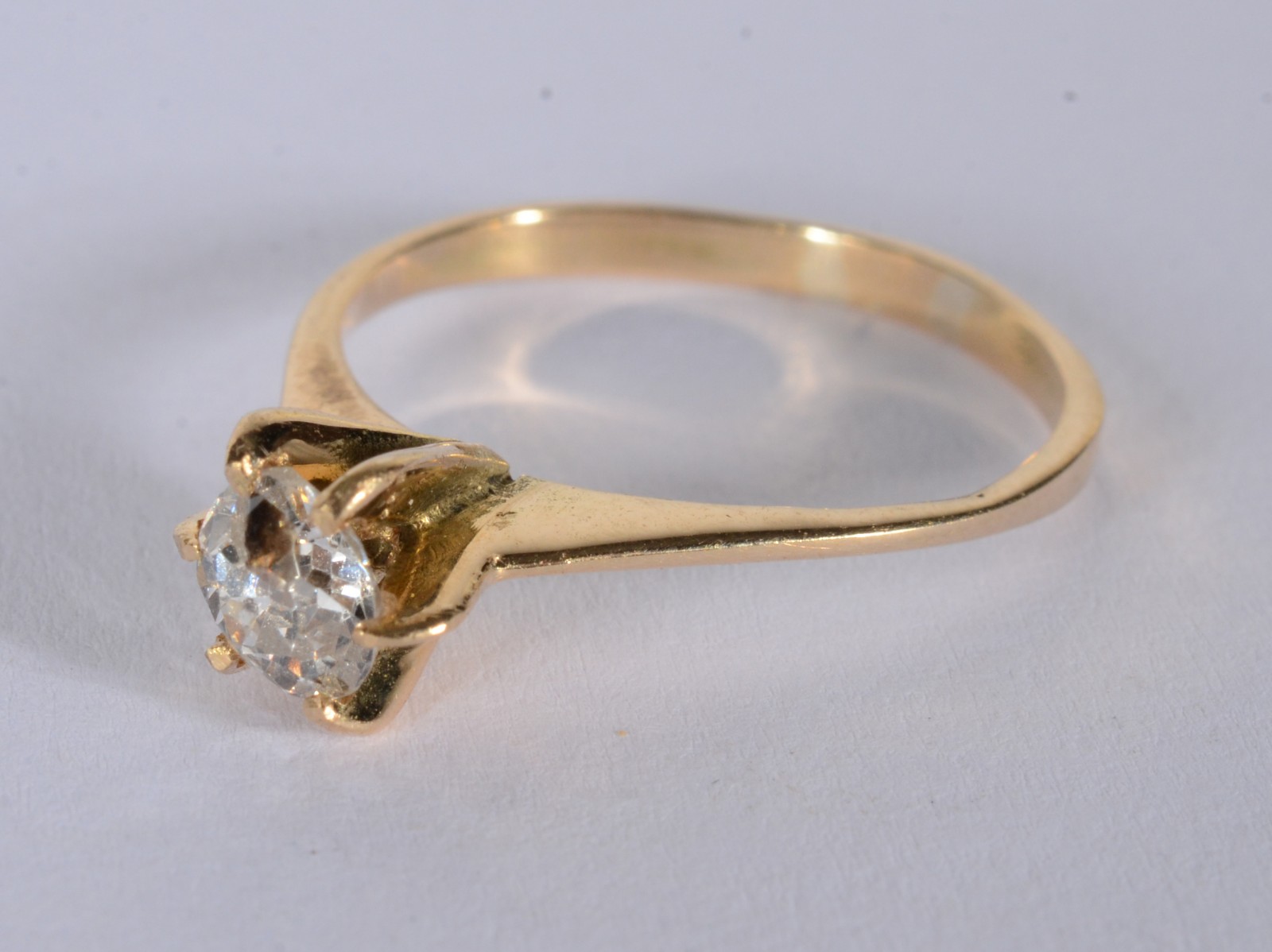 Solitário de ouro 18 k., contraste 750 mls e um brilhante de 0,40 ct... - foto 2 de 4