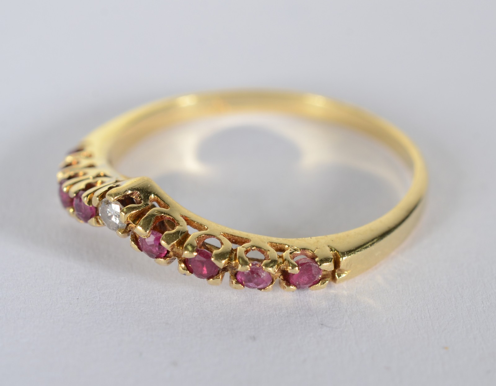 Anel de ouro 18 k., contraste 750 mls com rubilitas e brilhante, aro... - foto 2 de 5