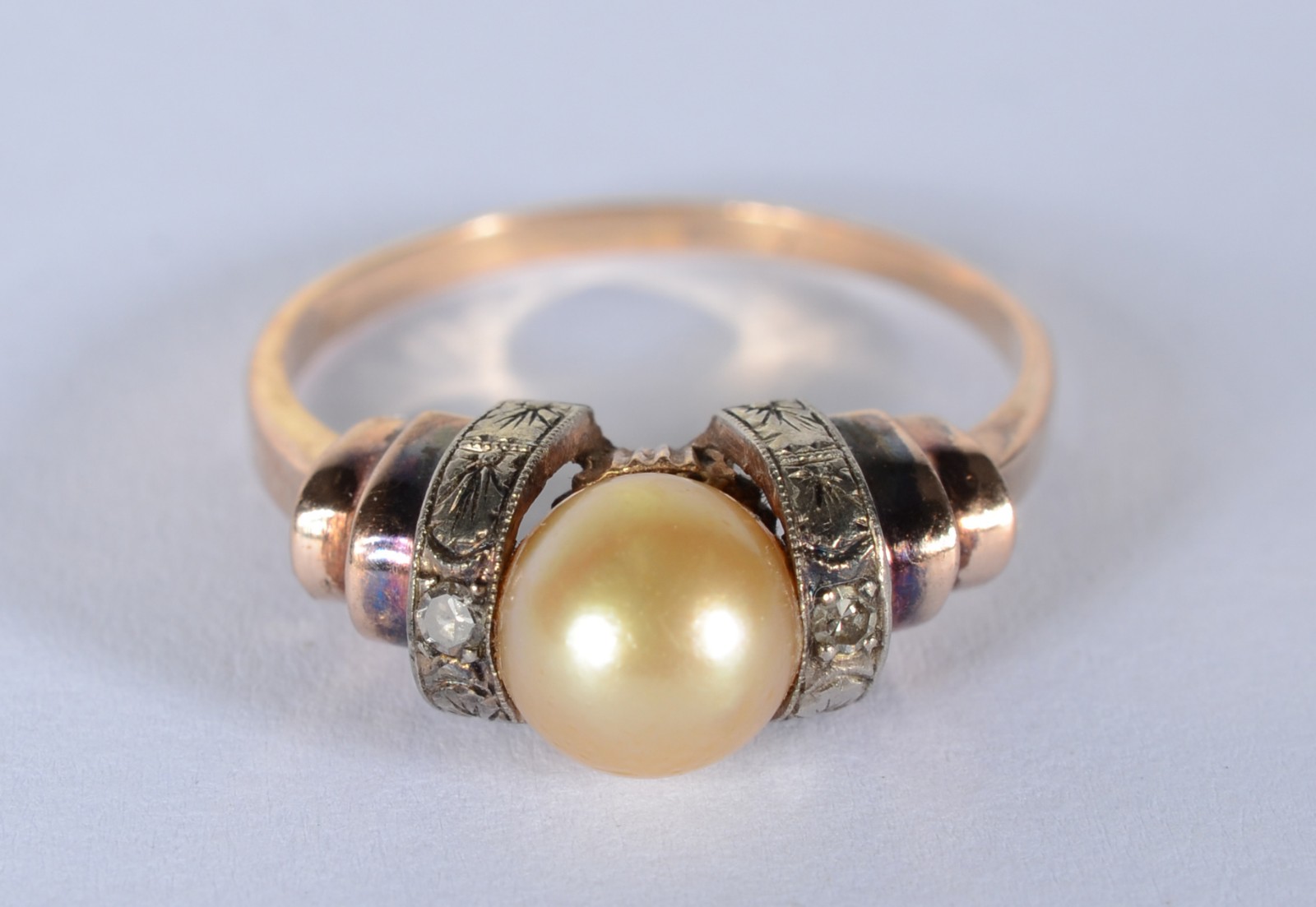 Anel de ouro 18 k., contraste 750 mls com brilhantes, aro 18. (Por... - foto 1 de 5
