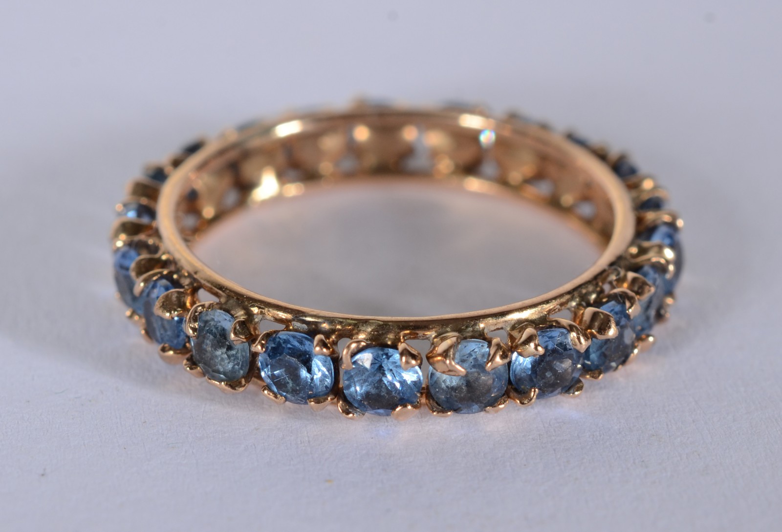Aliança completa de ouro 18 k., com pedras de topázio azul, aro 16... - foto 1 de 4