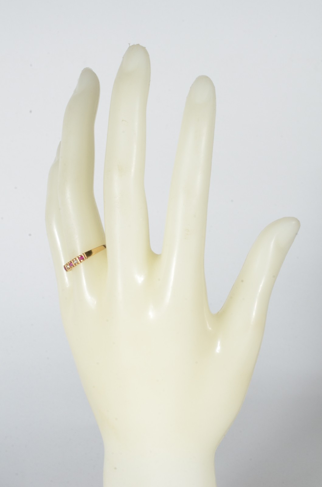 Anel de ouro 18 k., contraste 750 mls com brilhantes e rubilitas, aro... - foto 6 de 6