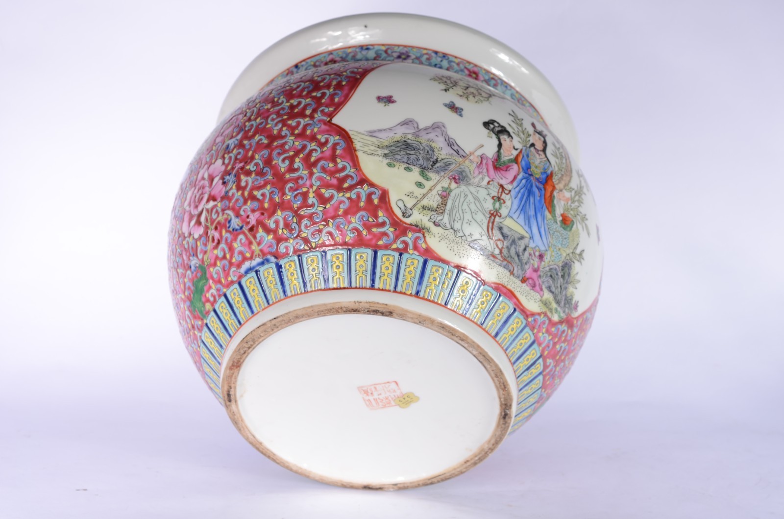 Cachepot de porcelana oriental decorado com cena romântica em... - foto 5 de 6