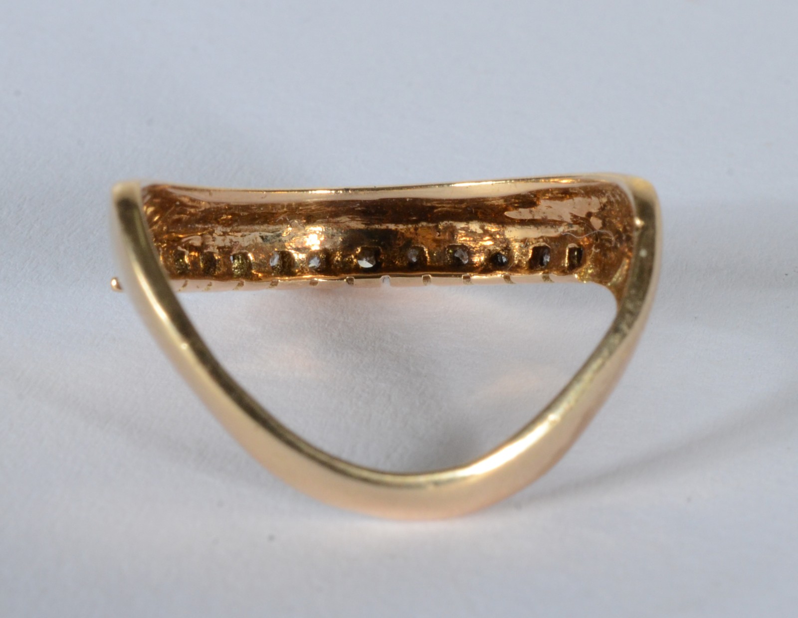 Anel de ouro 18 k., contraste 750 mls com 12 brilhantes, aro 16. (Por... - foto 4 de 6
