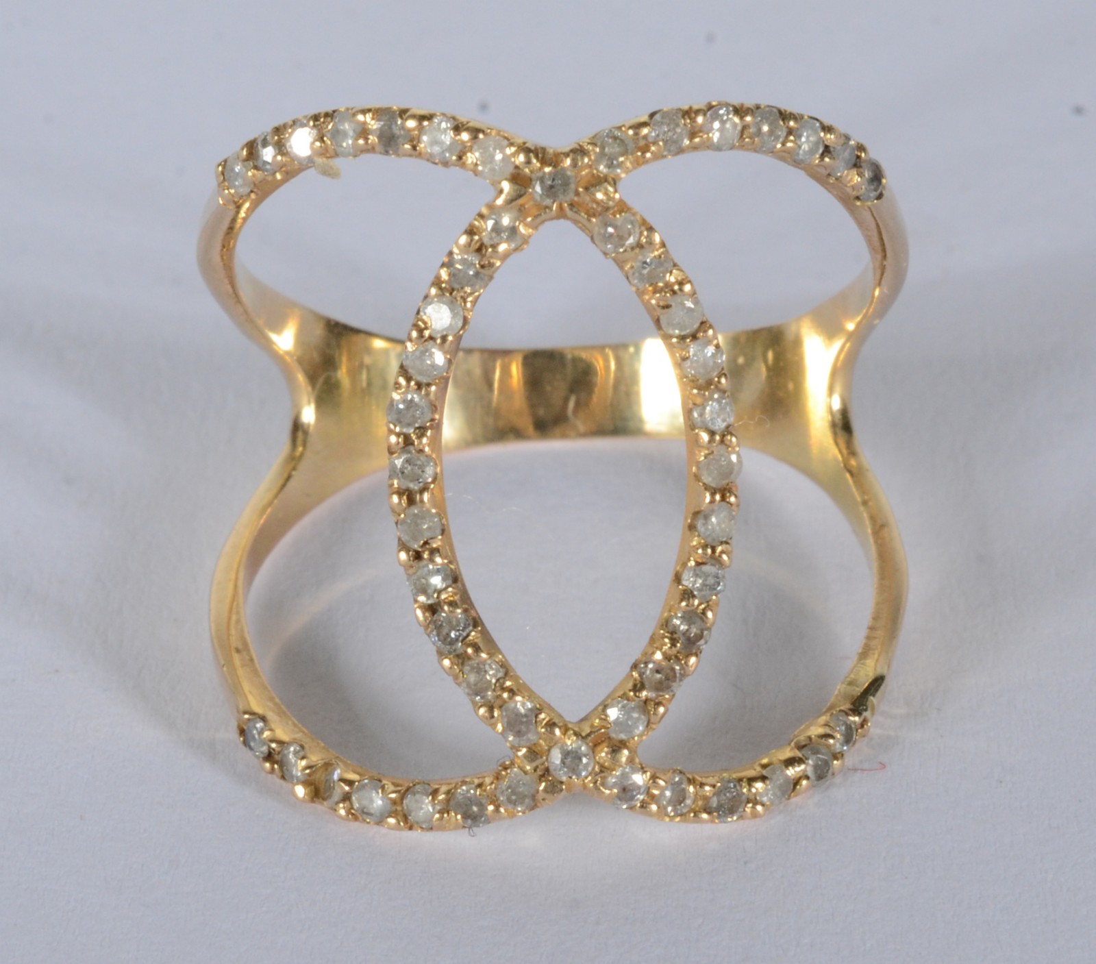 Anel de ouro 18 k., contraste 750 mls com brilhantes, aro 18. (Por... - foto 1 de 7