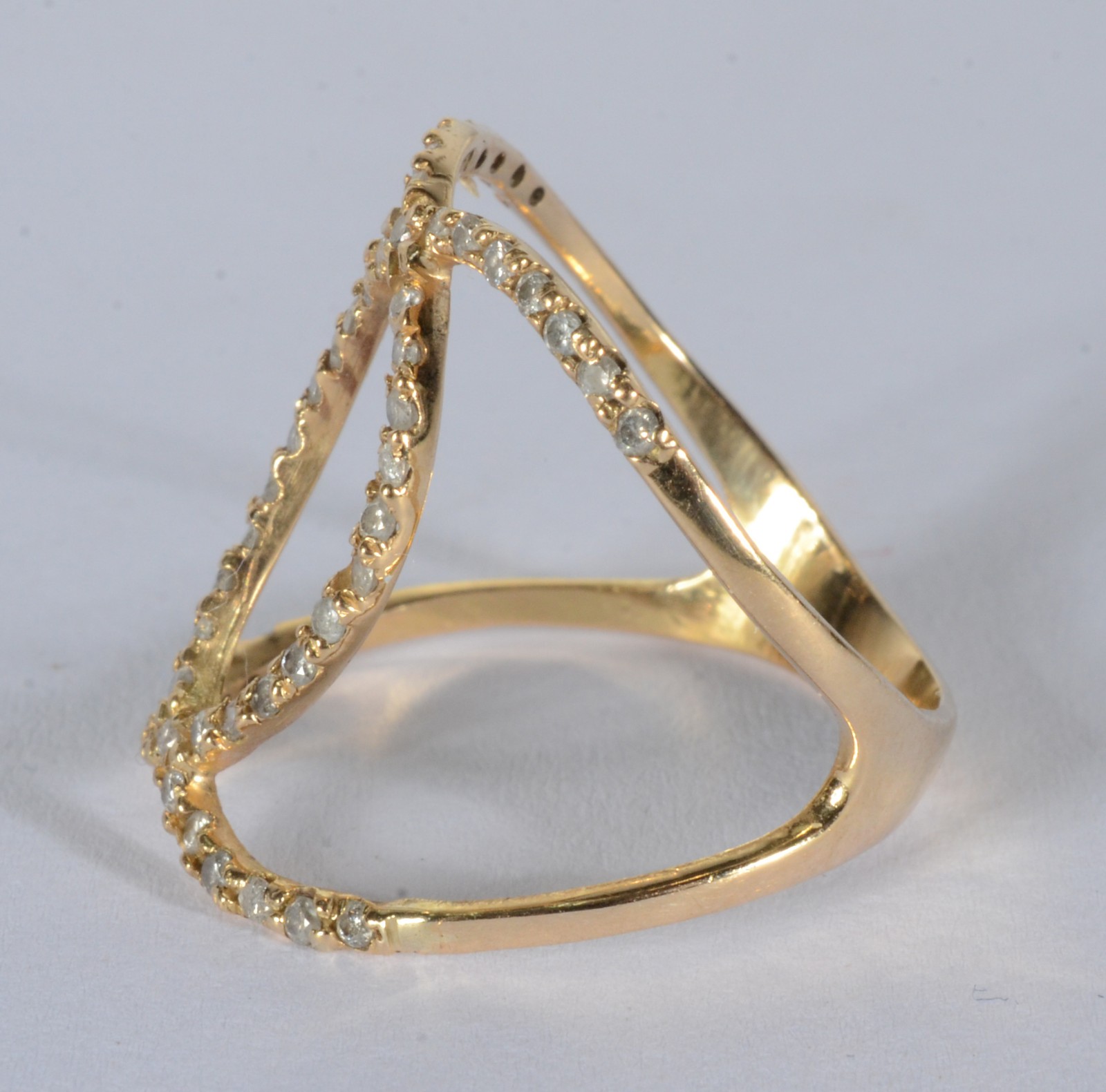 Anel de ouro 18 k., contraste 750 mls com brilhantes, aro 18. (Por... - foto 2 de 7