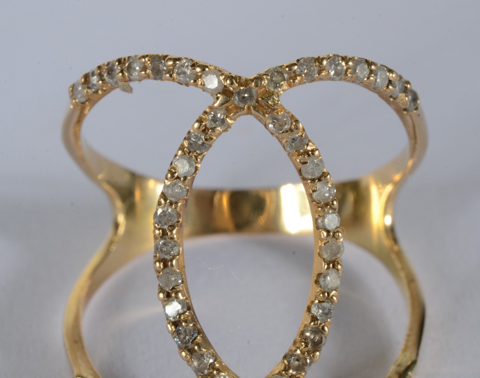 Anel de ouro 18 k., contraste 750 mls com brilhantes, aro 18. (Por... - foto 5 de 7