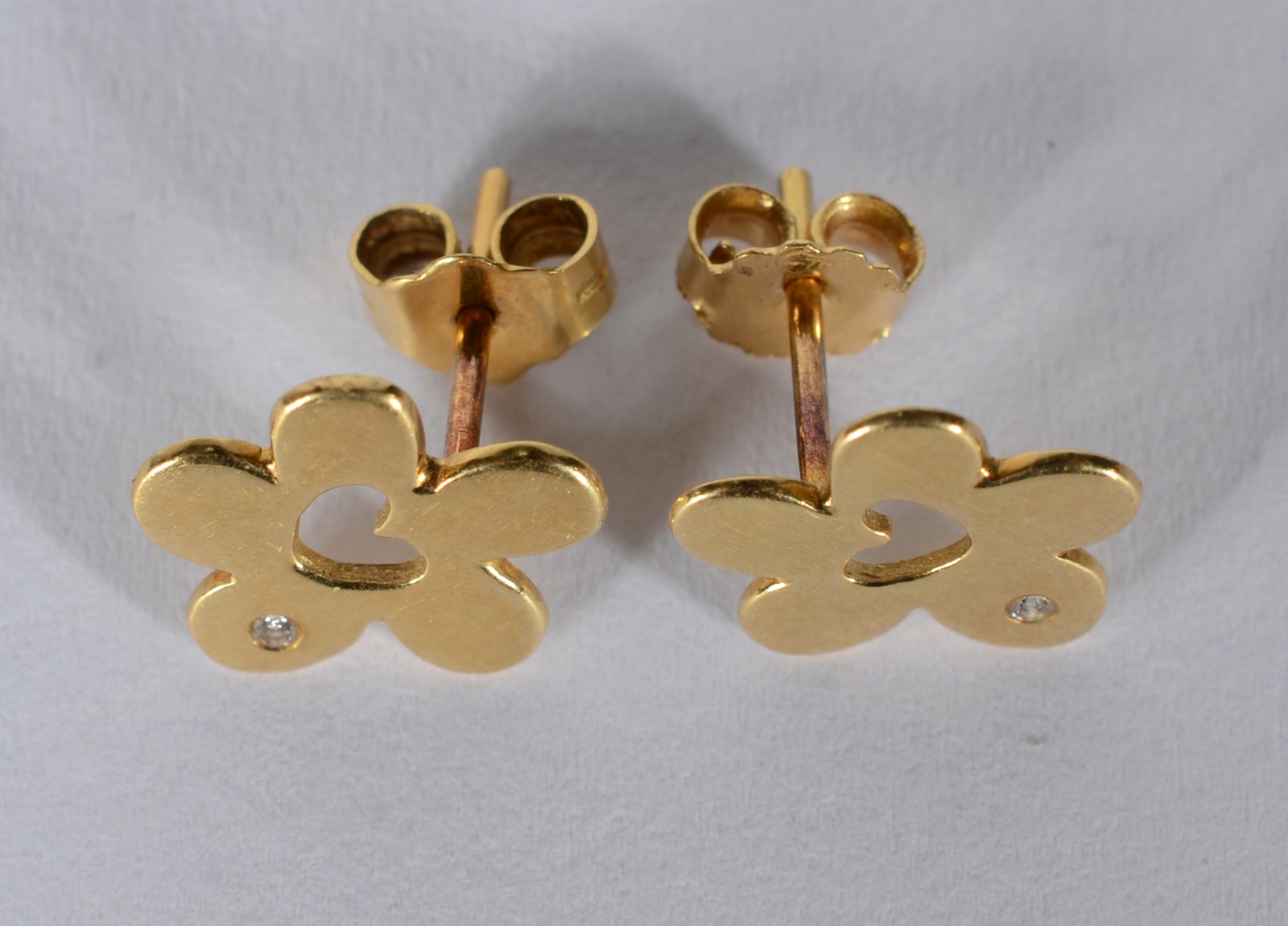 Par de brincos de ouro 18 k., contraste 750 mls feitio flor com dois... - foto 3 de 7