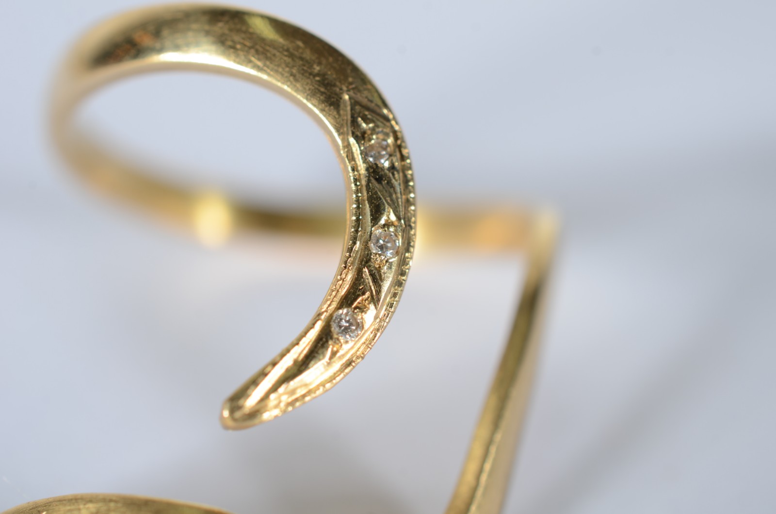 Anel de ouro 18 k., feitio cobra, contraste 750 mls com mini... - foto 3 de 8