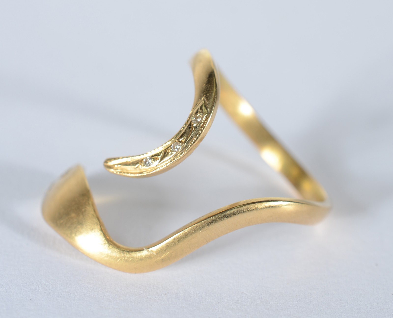 Anel de ouro 18 k., feitio cobra, contraste 750 mls com mini... - foto 4 de 8