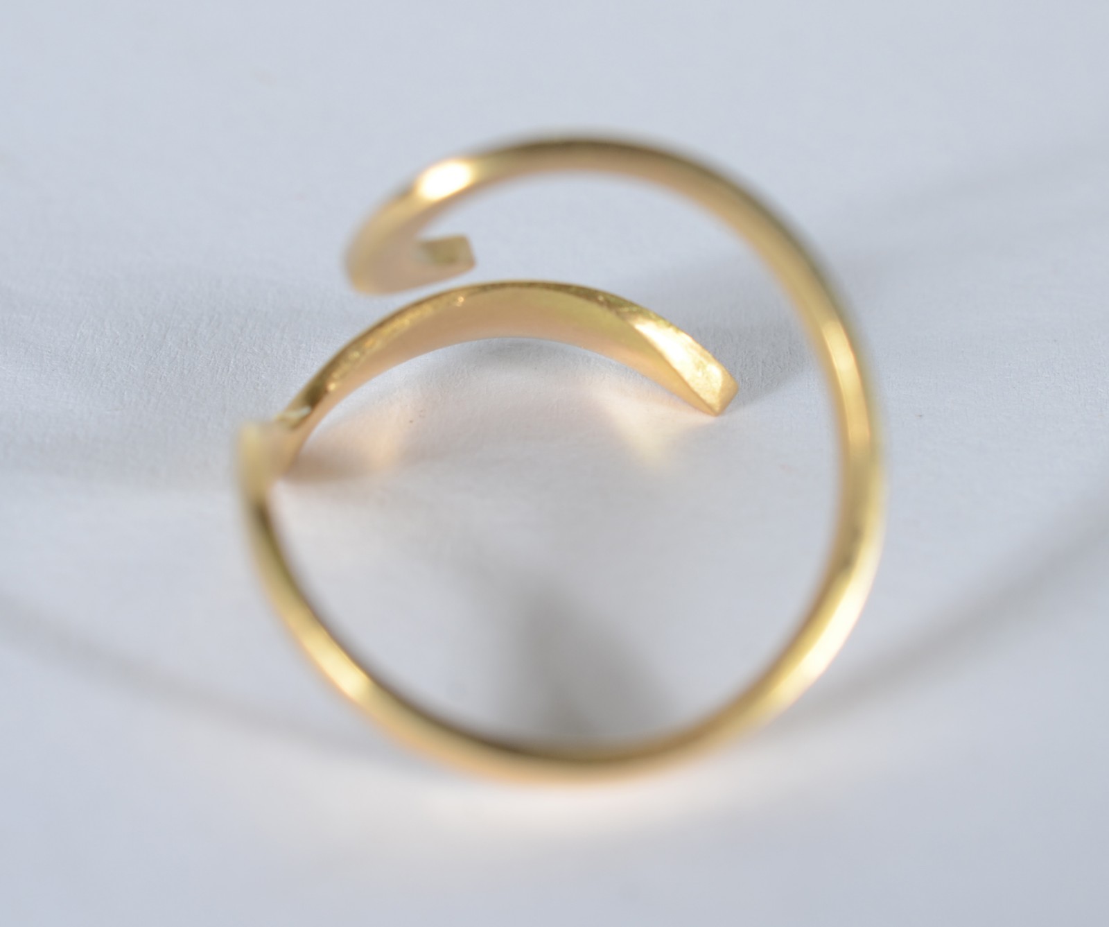 Anel de ouro 18 k., feitio cobra, contraste 750 mls com mini... - foto 5 de 8