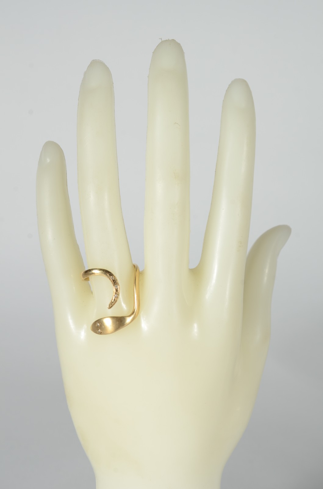 Anel de ouro 18 k., feitio cobra, contraste 750 mls com mini... - foto 8 de 8