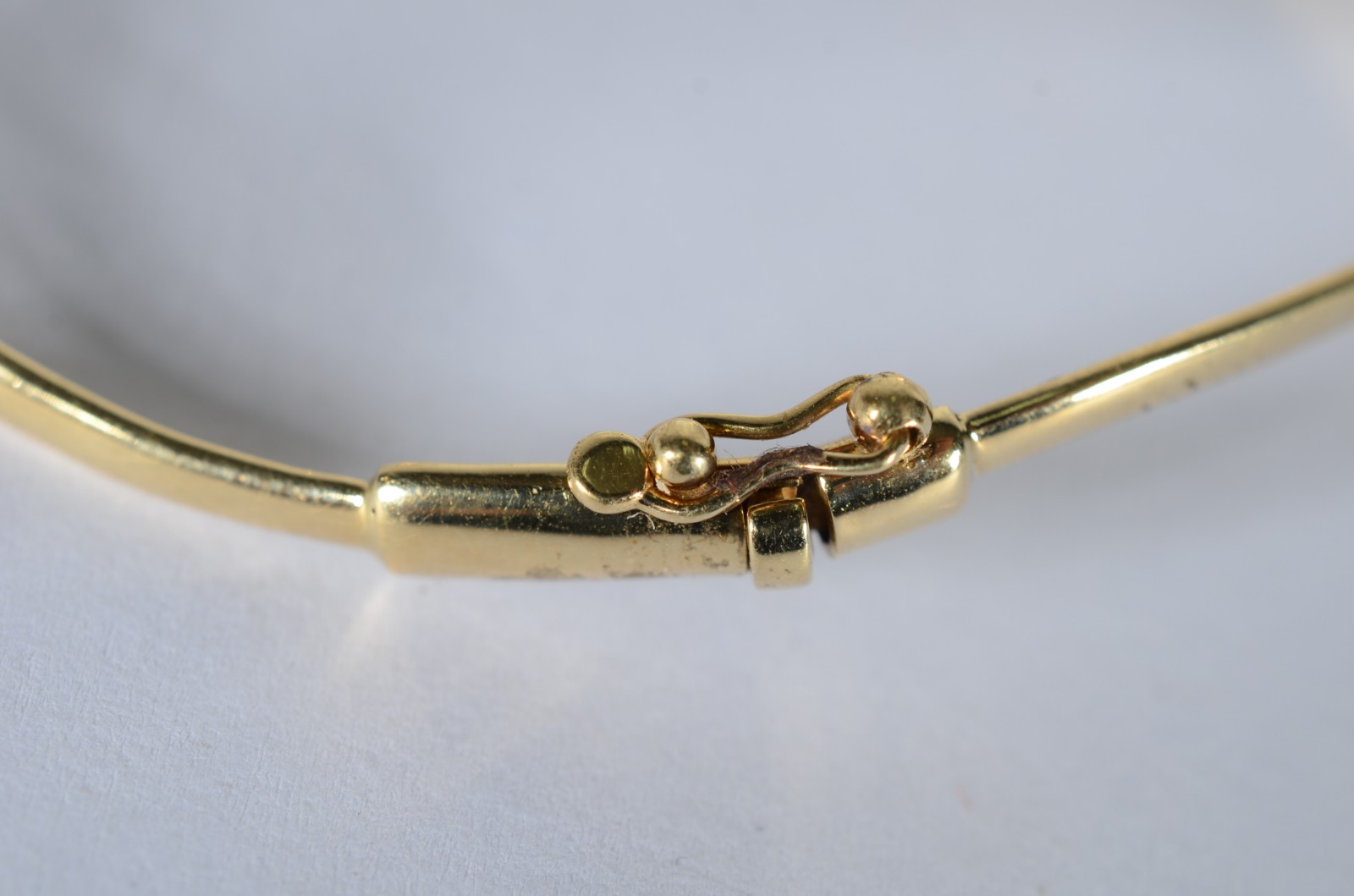 Pulseira de ouro 18 k., contraste 750 mls com dois brilhantes. (Por... - foto 5 de 6