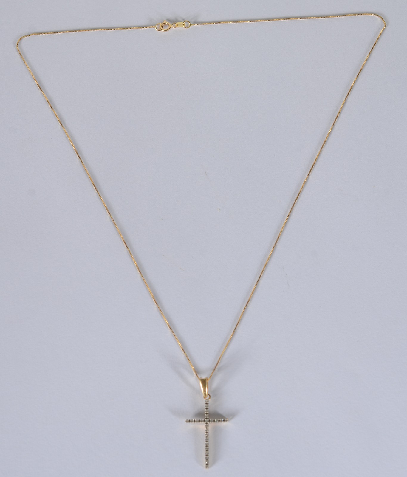 Colar de ouro 18 k., contraste 750 mls com crucifixo de ouro branco e... - foto 2 de 6