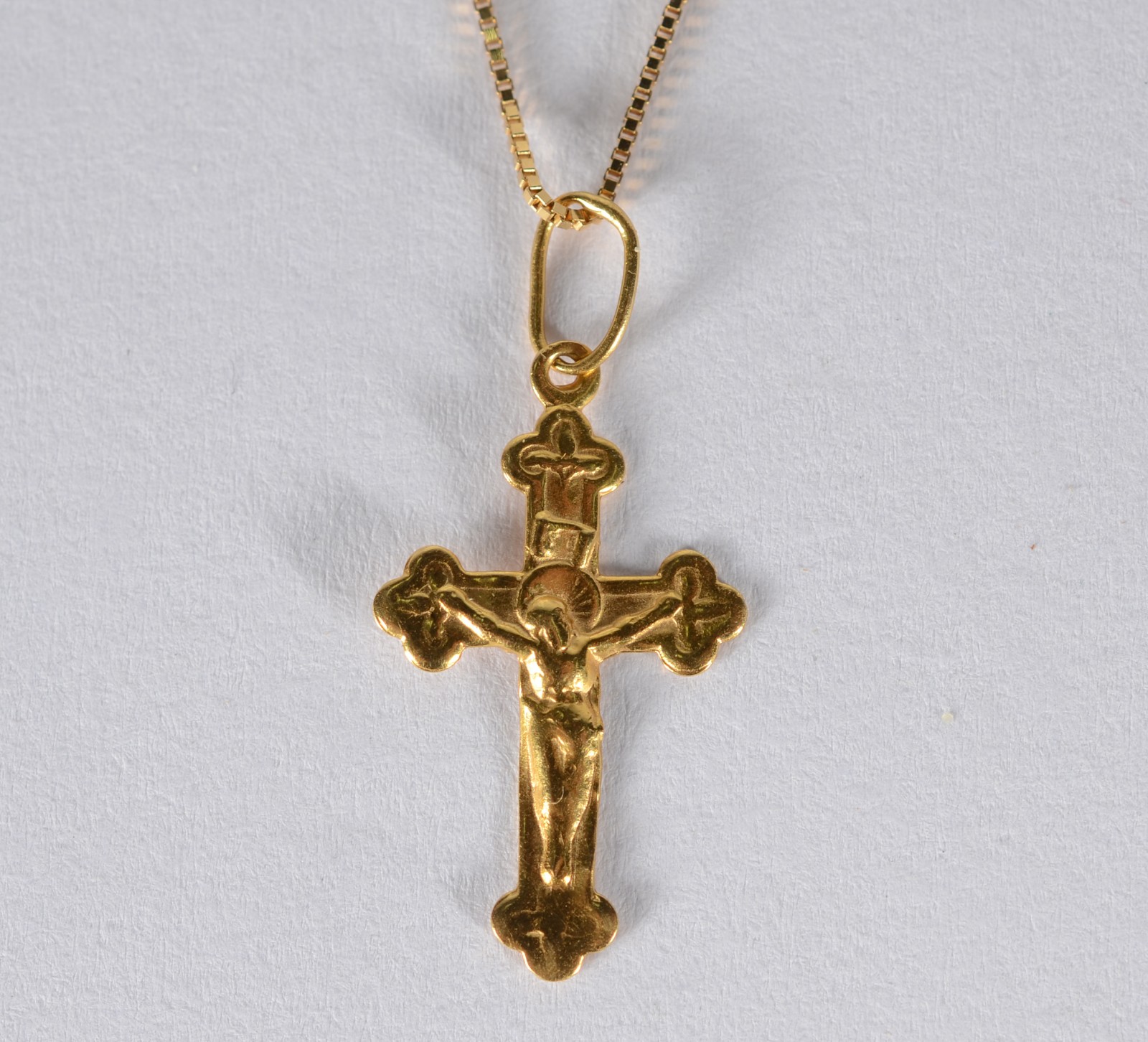Colar de ouro 18 k., com crucifixo. (Por motivos de segurança a peça... - foto 1 de 7