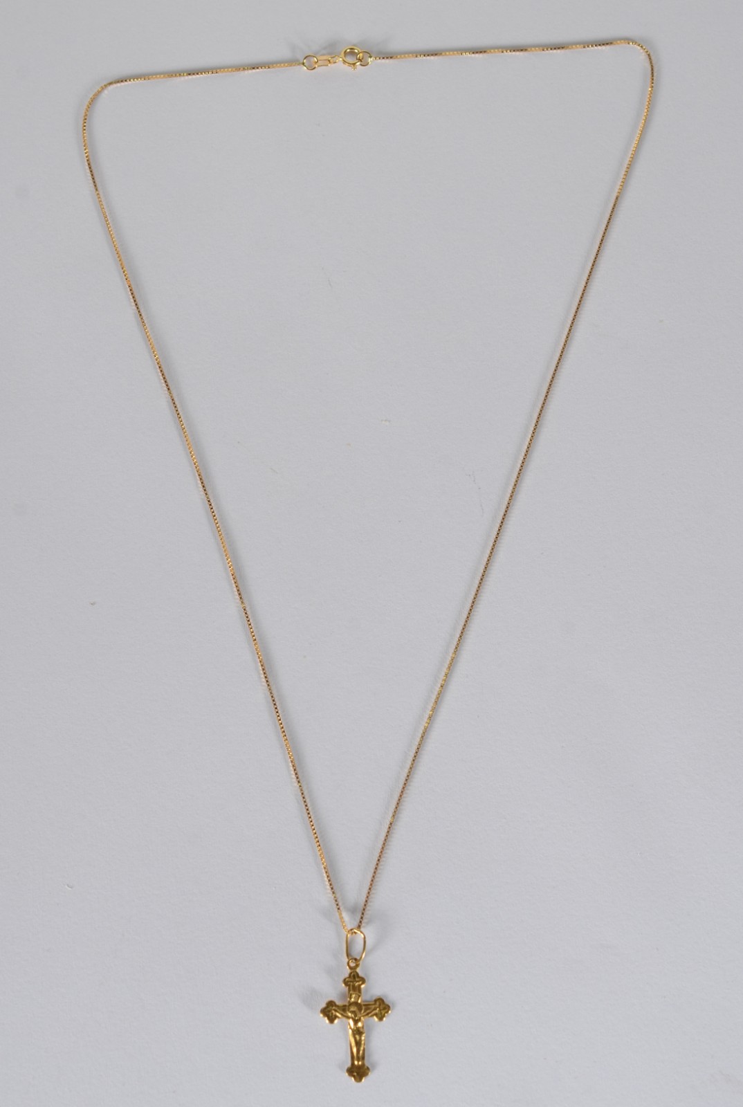 Colar de ouro 18 k., com crucifixo. (Por motivos de segurança a peça... - foto 2 de 7