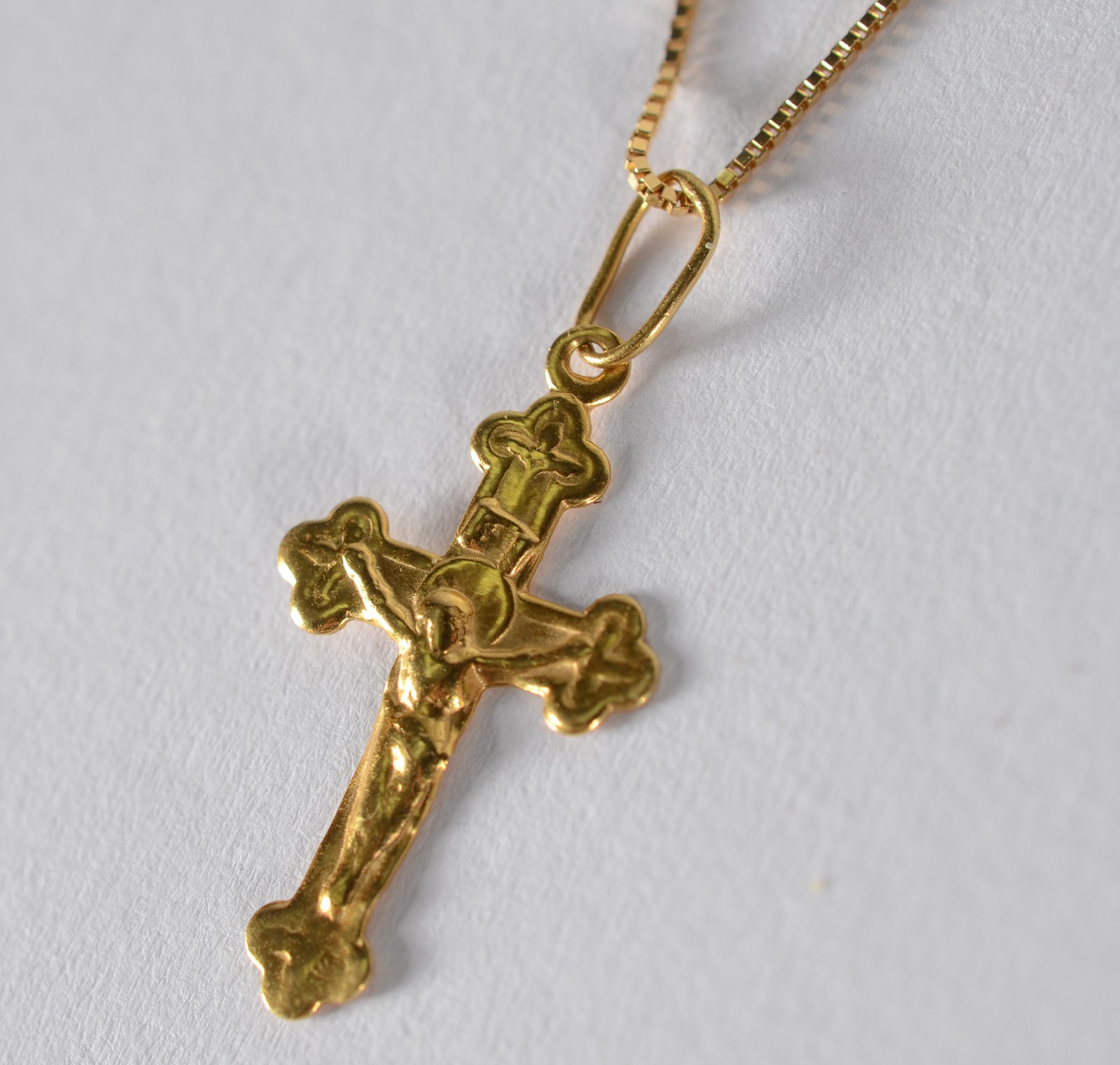 Colar de ouro 18 k., com crucifixo. (Por motivos de segurança a peça... - foto 3 de 7