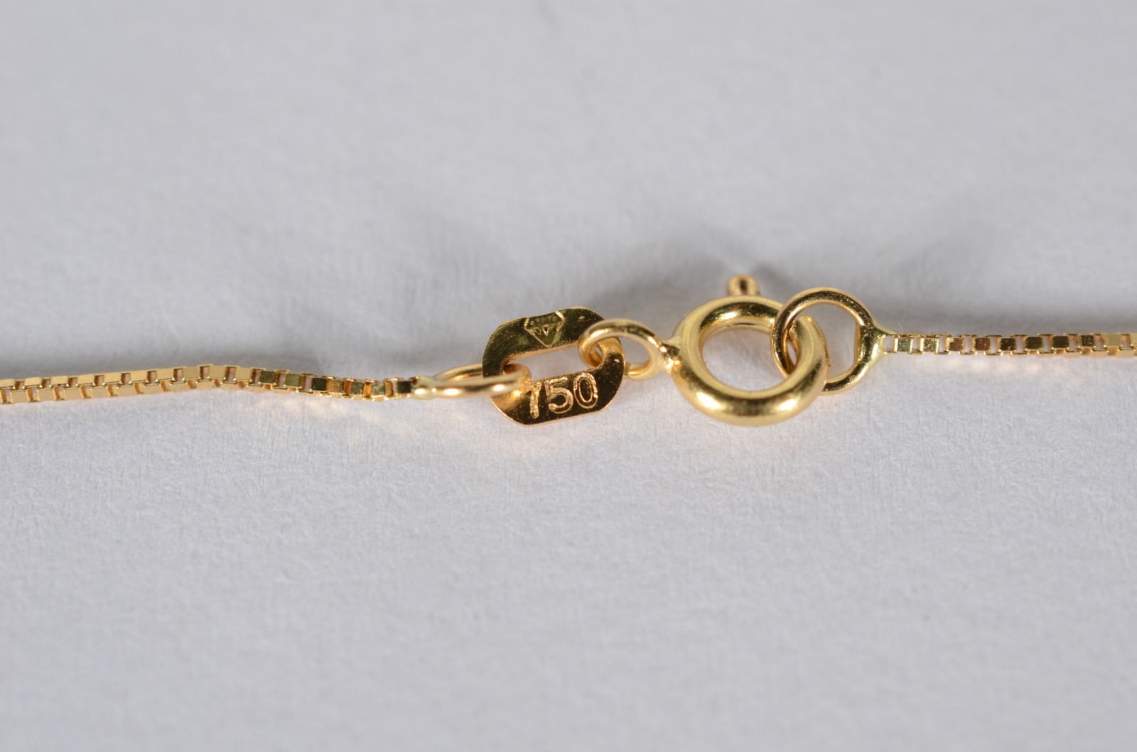 Colar de ouro 18 k., com crucifixo. (Por motivos de segurança a peça... - foto 5 de 7