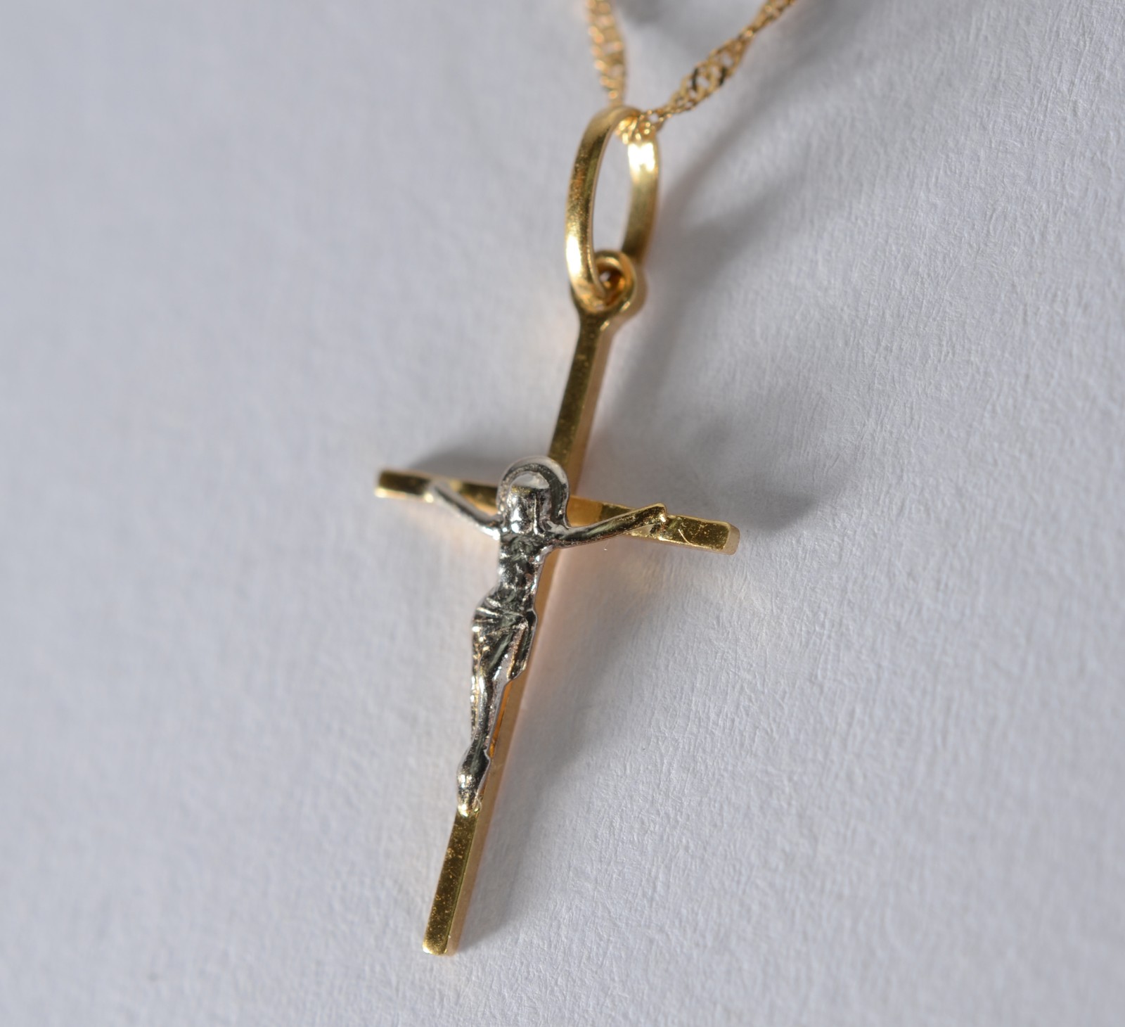 Colar com pendente feitio cruz de ouro 18 k., contraste 750 mls. (Por... - foto 3 de 7