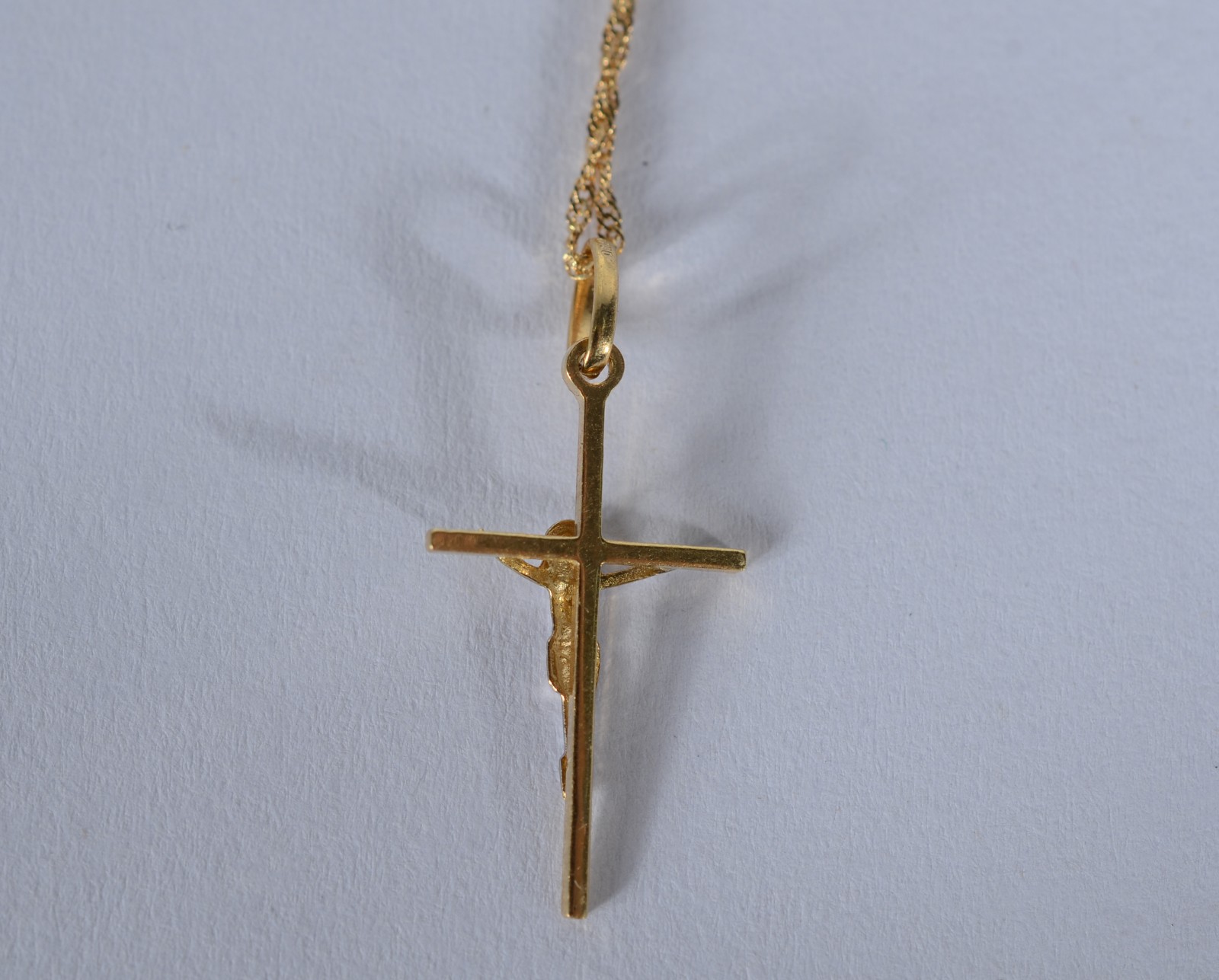 Colar com pendente feitio cruz de ouro 18 k., contraste 750 mls. (Por... - foto 6 de 7
