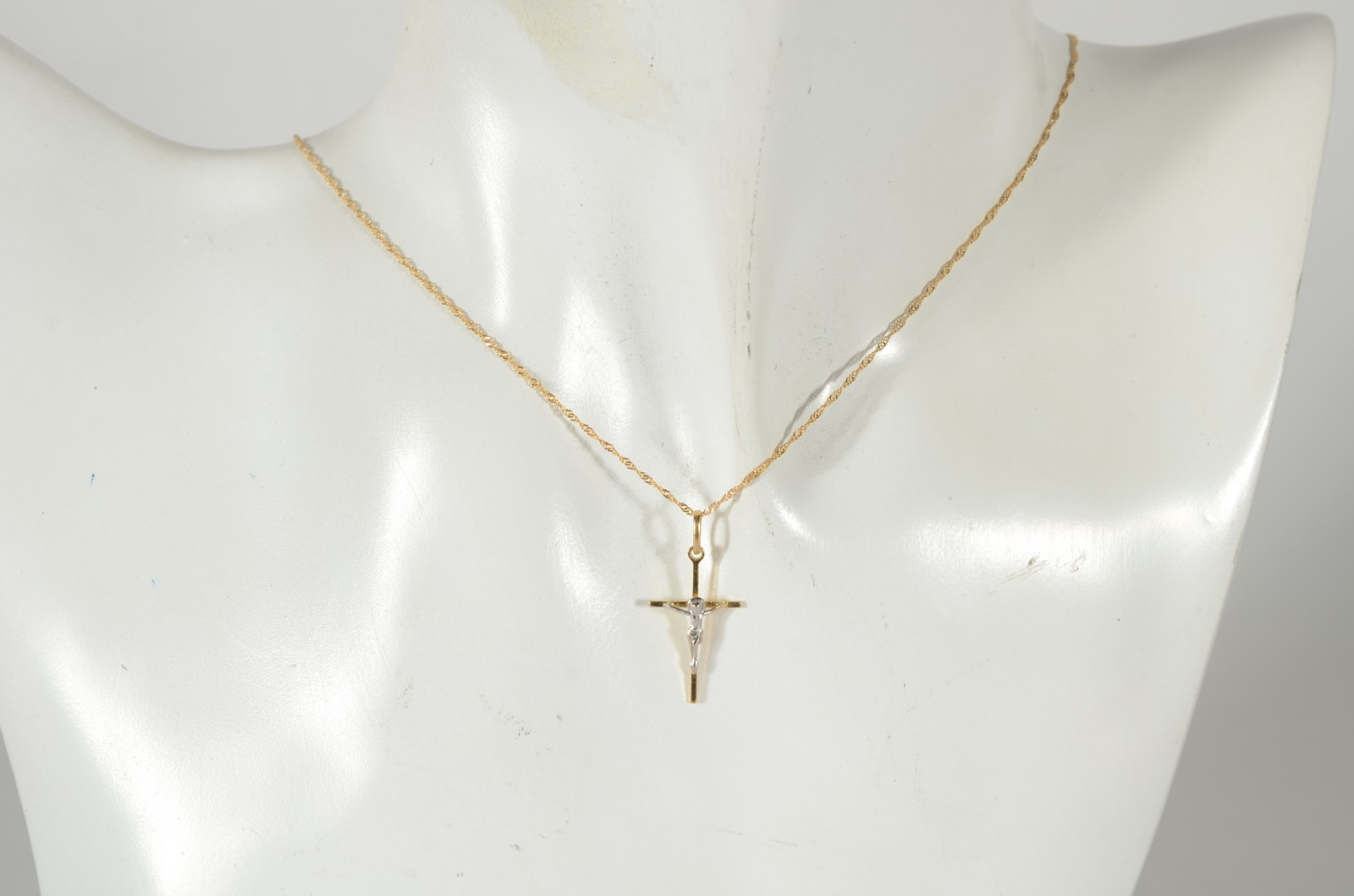 Colar com pendente feitio cruz de ouro 18 k., contraste 750 mls. (Por... - foto 7 de 7
