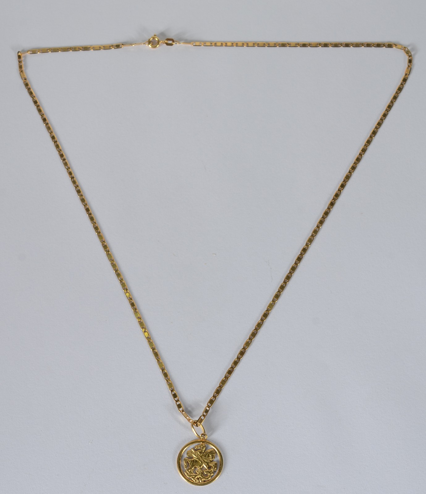 Colar com pendente de São Jorge de ouro 18 k., contraste 750 mls... - foto 2 de 5