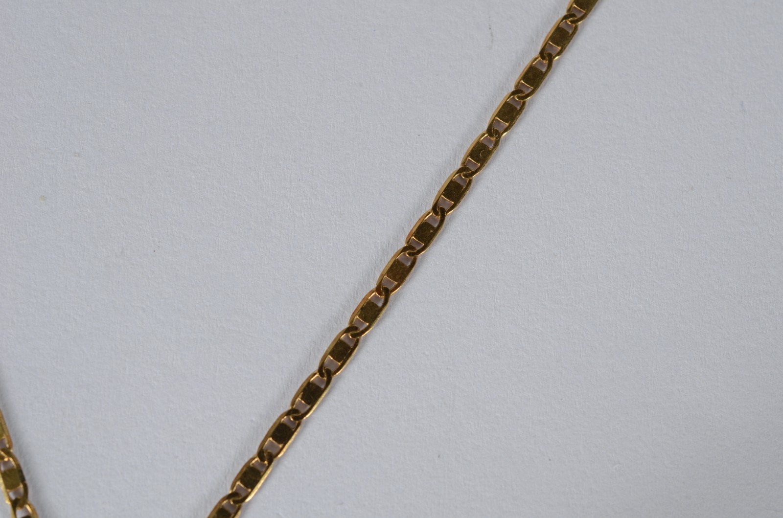Colar com pendente de São Jorge de ouro 18 k., contraste 750 mls... - foto 3 de 5