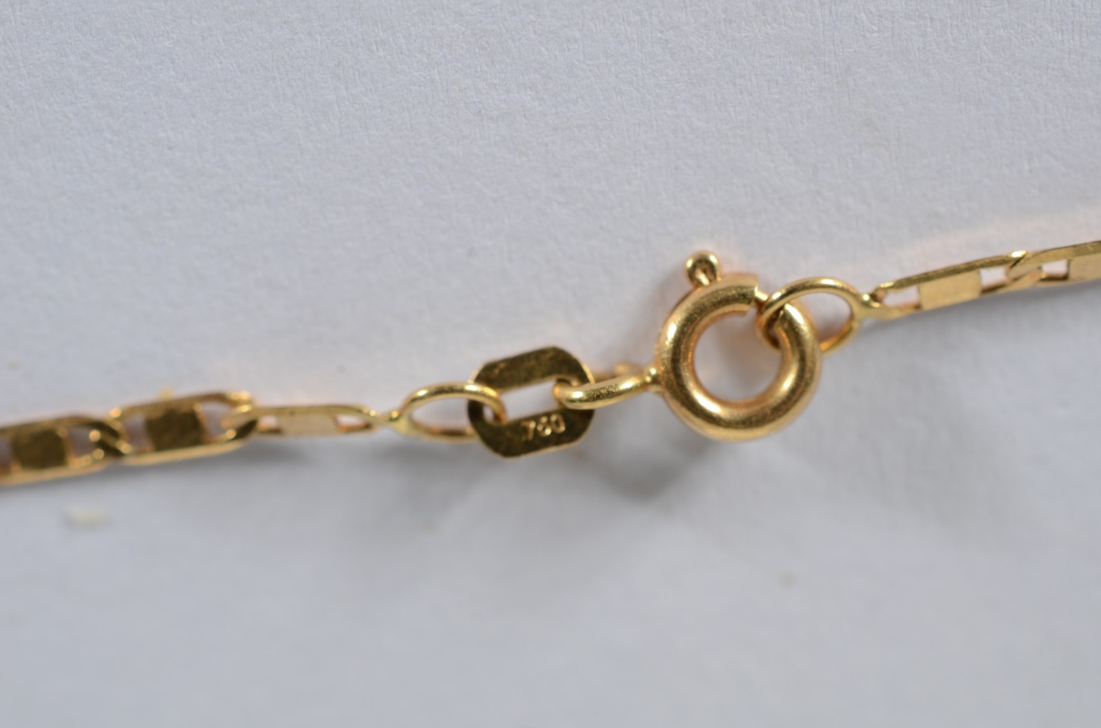 Colar com pendente de São Jorge de ouro 18 k., contraste 750 mls... - foto 4 de 5
