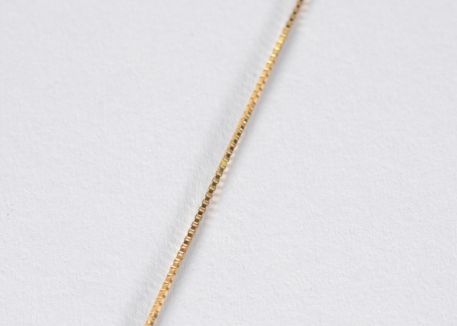 Colar de ouro 18 k., contraste 750 mls com pendente de Nossa Senhora... - foto 3 de 6