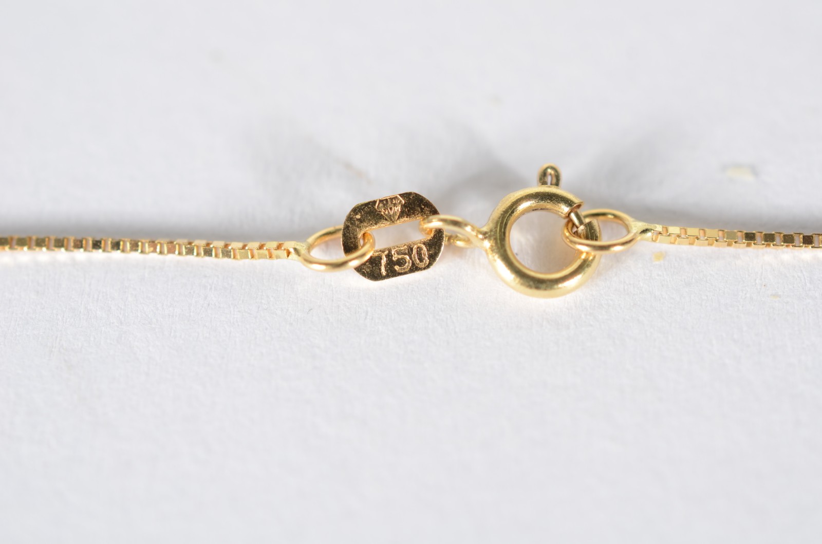 Colar de ouro 18 k., contraste 750 mls com pendente de Nossa Senhora... - foto 4 de 6