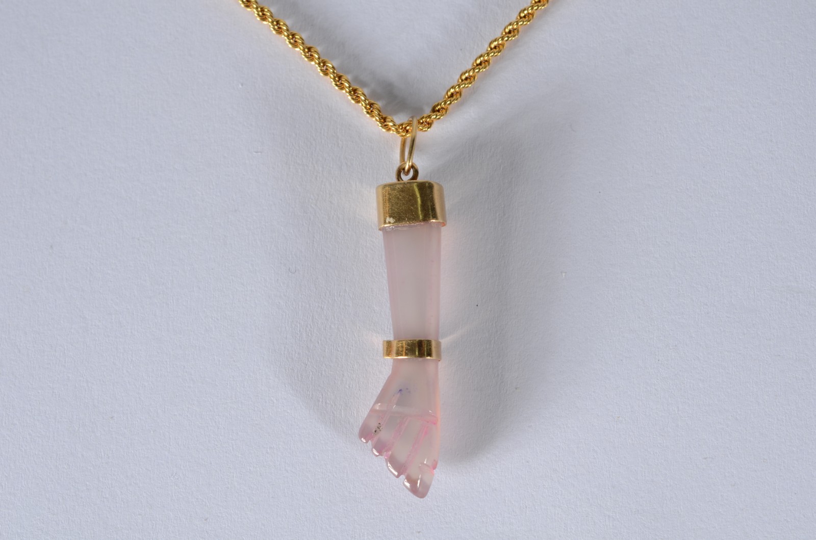 Colar de ouro 18 k., pendente feito figa. (Por motivos de segurança a... - foto 1 de 6