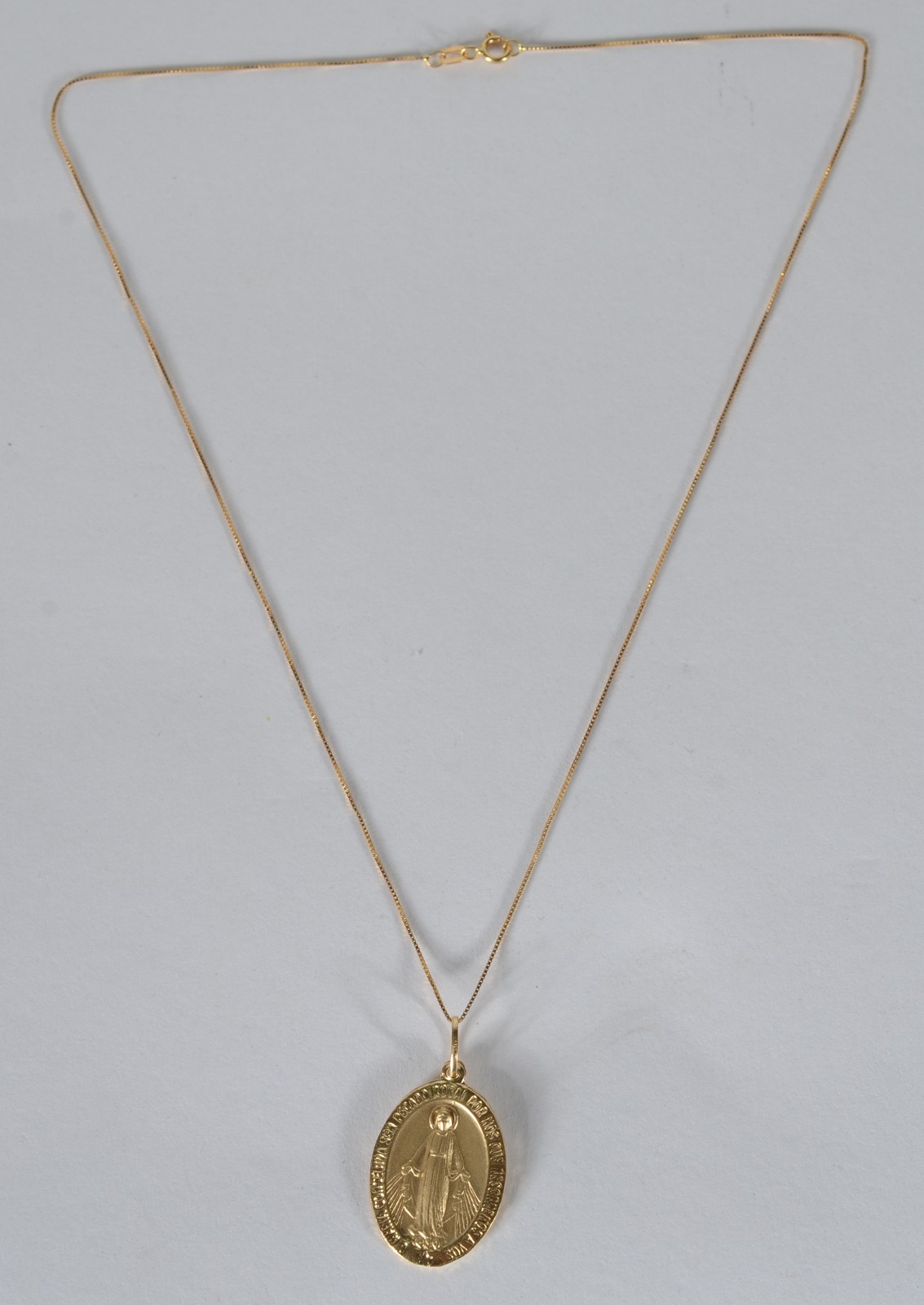 Colar de ouro 18 k., contraste 750 mls com pendente sacro. (Por... - foto 2 de 7