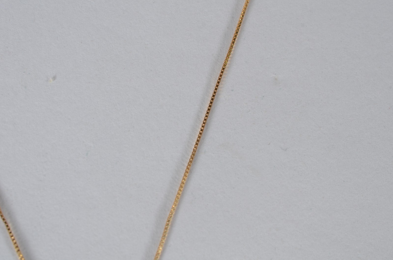 Colar de ouro 18 k., contraste 750 mls com pendente sacro. (Por... - foto 3 de 7