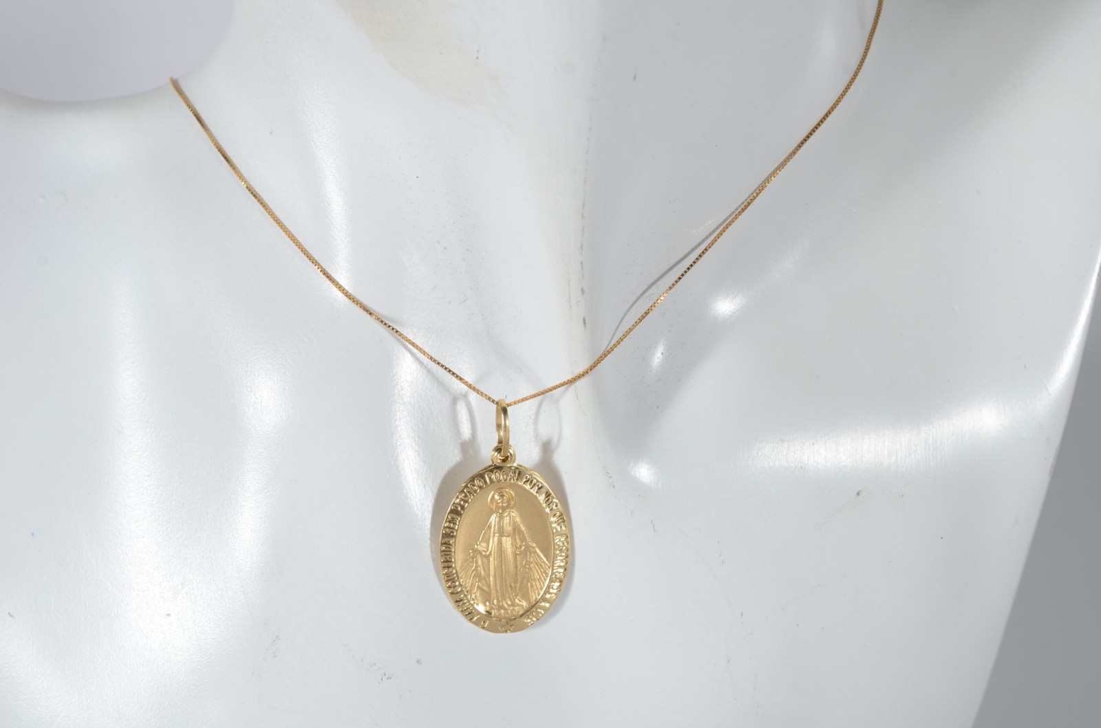 Colar de ouro 18 k., contraste 750 mls com pendente sacro. (Por... - foto 7 de 7