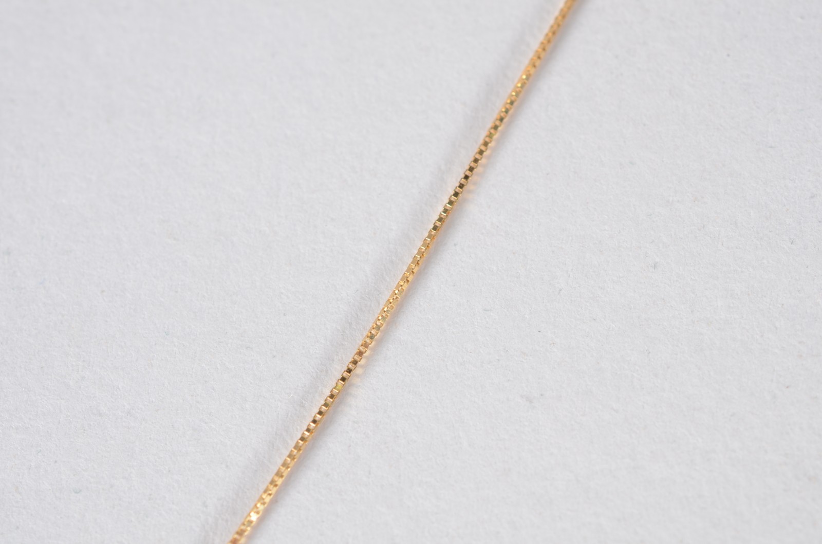 Colar com pendente de cruz de ouro 18 k., contraste 750 mls. (Por... - foto 3 de 6