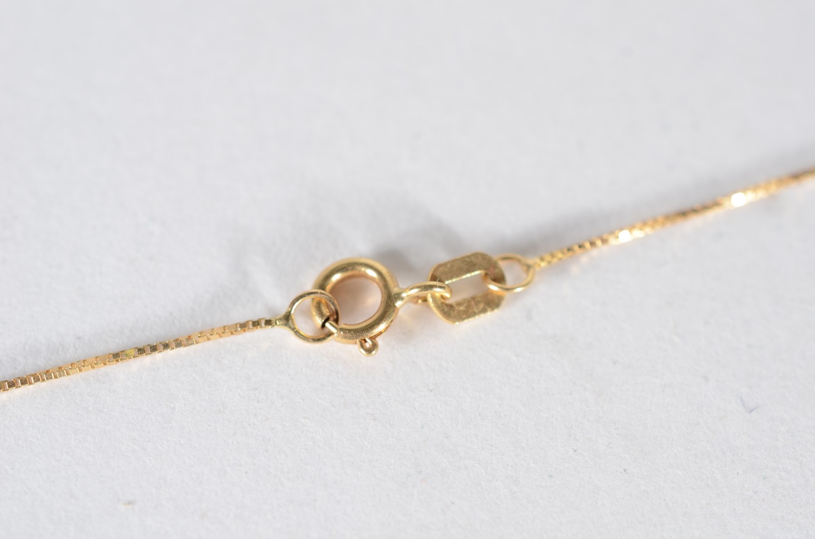 Colar com pendente de cruz de ouro 18 k., contraste 750 mls. (Por... - foto 4 de 6