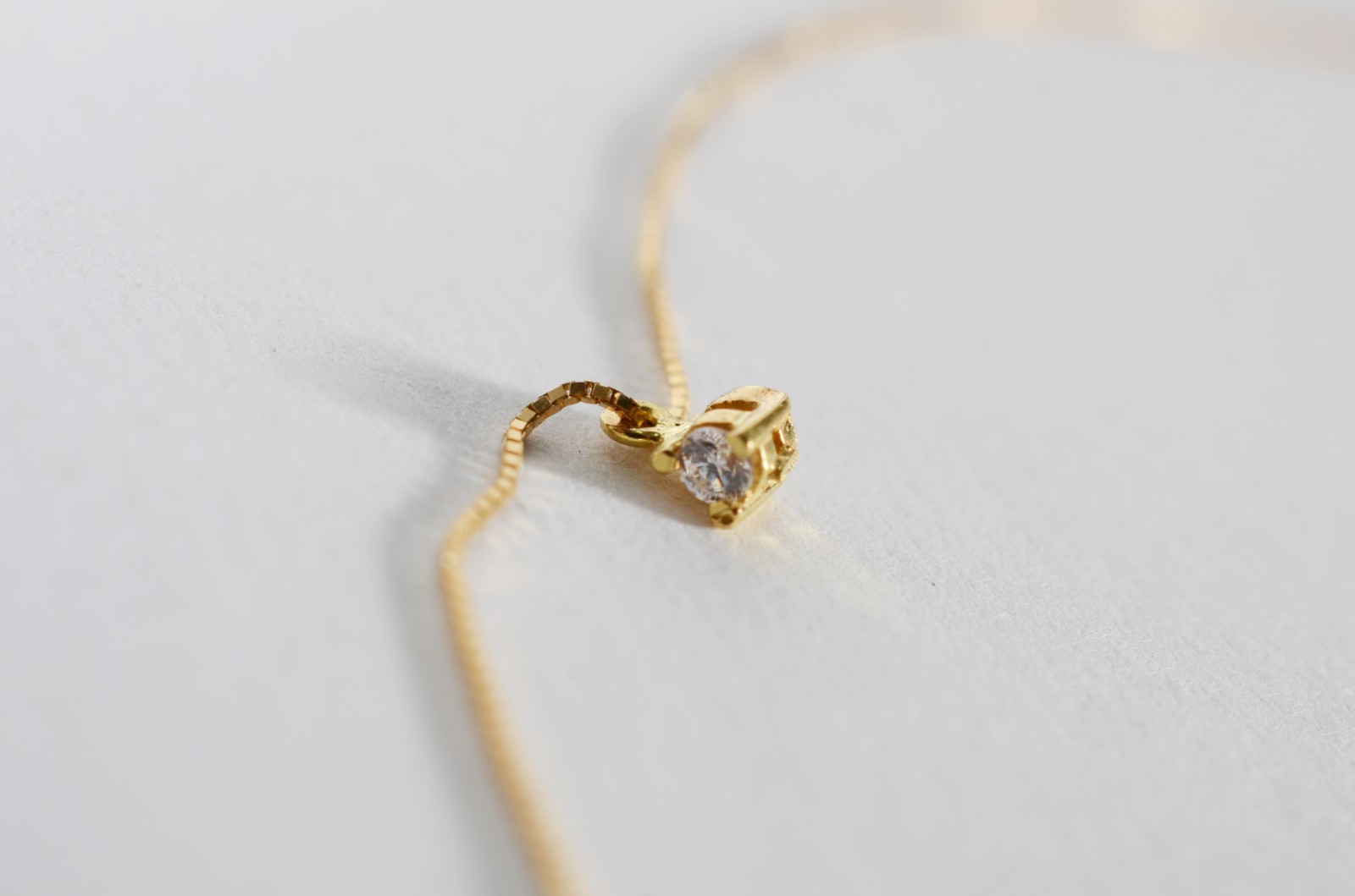 Colar com pendente de cruz de ouro 18 k., contraste 750 mls. (Por... - foto 5 de 6