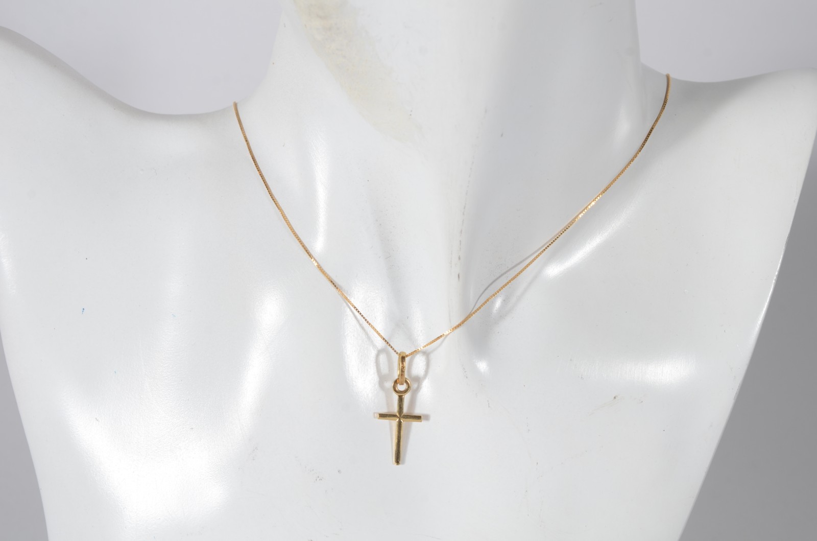 Colar com pendente de cruz de ouro 18 k., contraste 750 mls. (Por... - foto 6 de 6