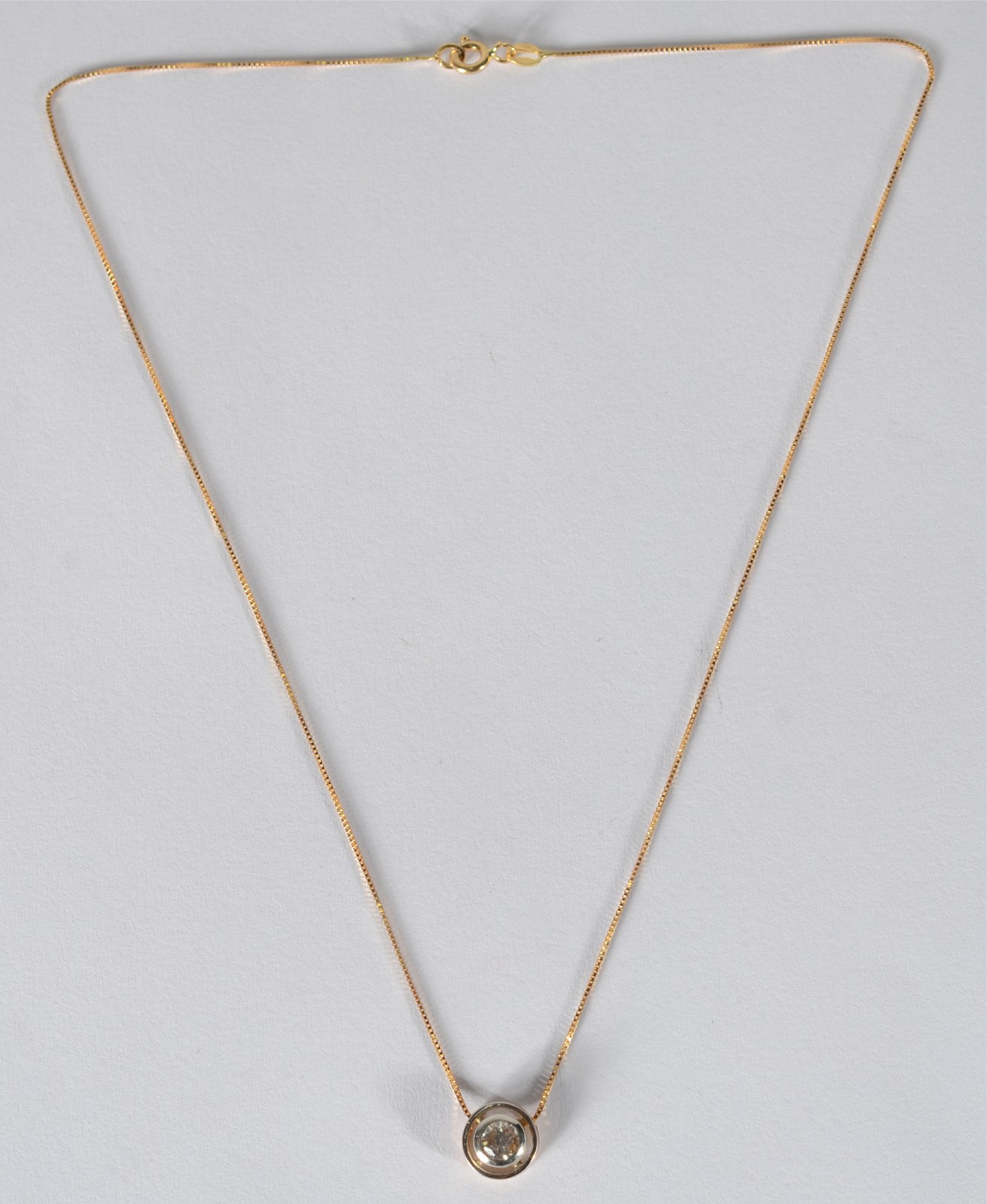 Colar "ponto de luz" de ouro 18 k., contraste 750 mls com brilhante... - foto 3 de 6