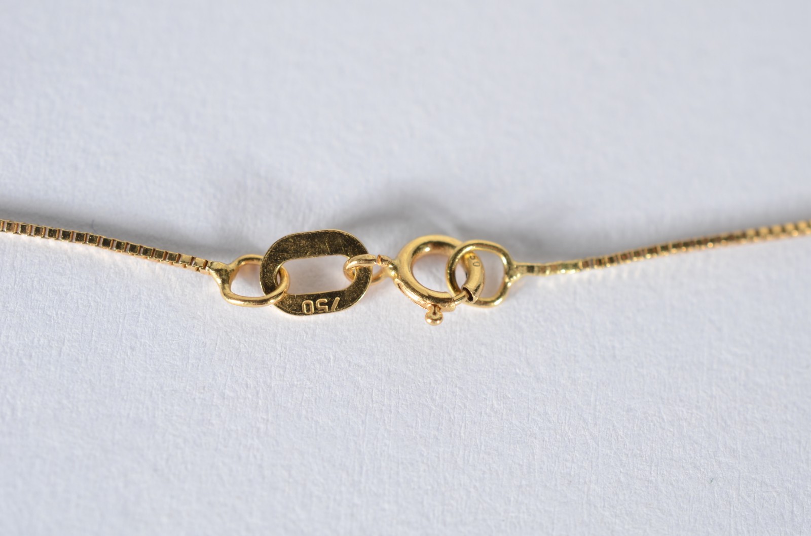 Colar com pendente de ouro 18 k., contraste 750 mls. (Por motivos de... - foto 4 de 5