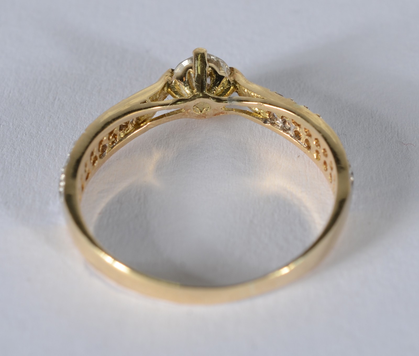 Anel de ouro 18 k., contraste 750 mls com brilhante de 0,35 cts e 38... - foto 4 de 7
